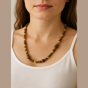 𝅺VINTAGE Green & brown stone beaded chip Necklace